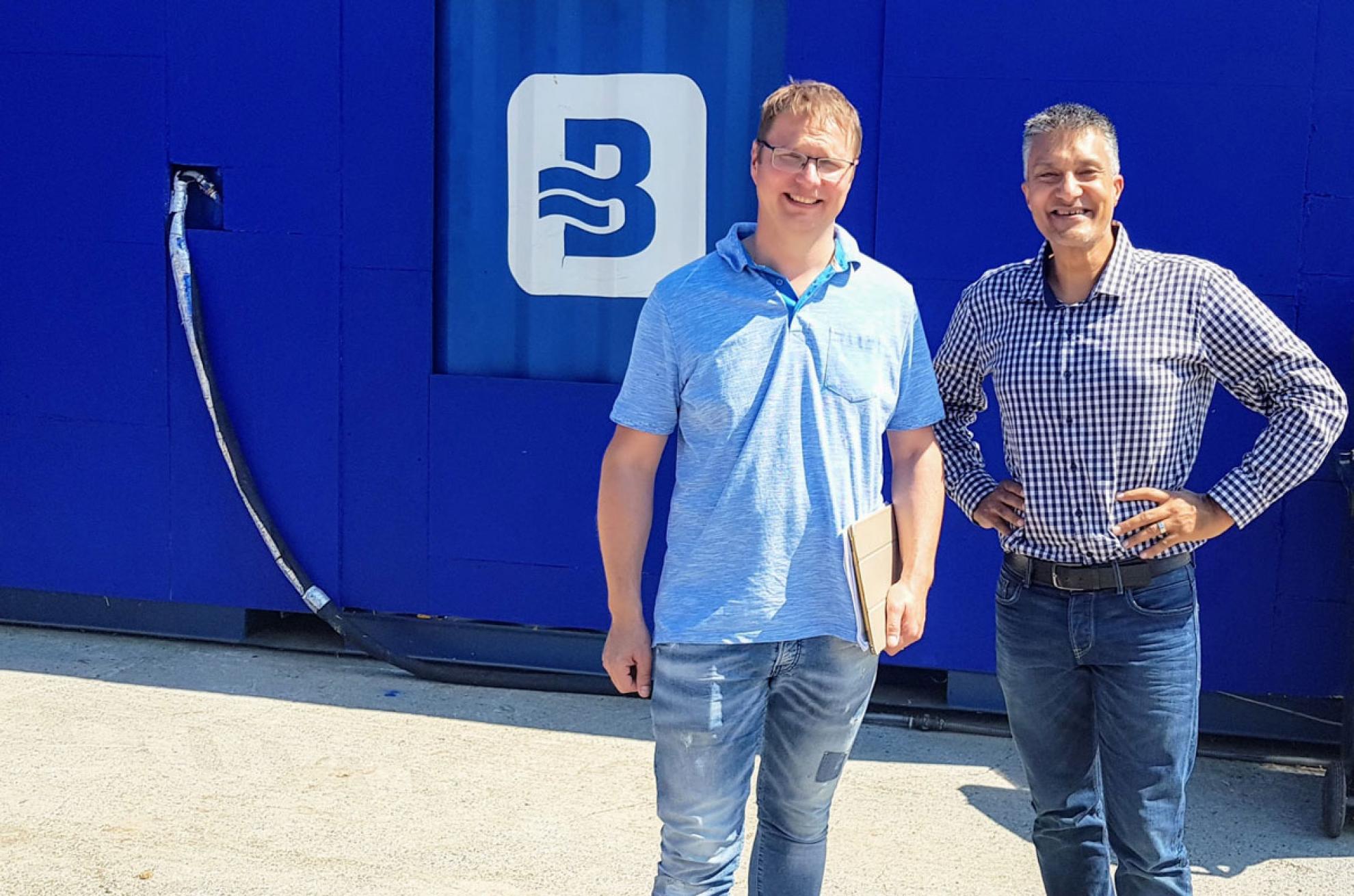 David Din (right) together with his first commercial partner from Germany. 